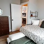 Large 4 Bedroom Recently Renovated With Hot Tub