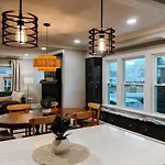 Large 4 Bedroom Recently Renovated With Hot Tub