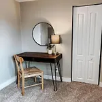 Large 4 Bedroom Recently Renovated With Hot Tub