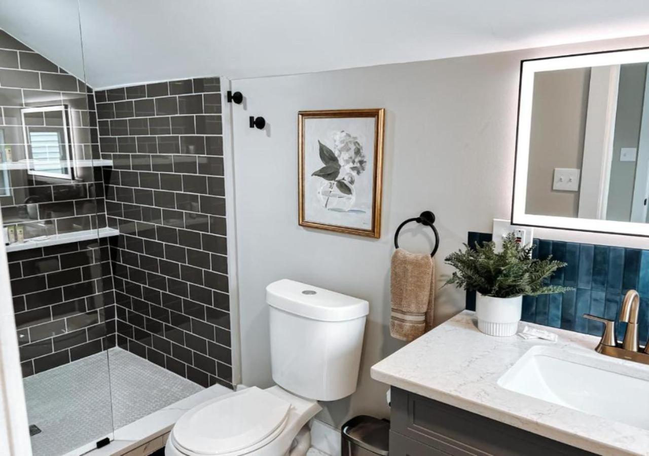 Large 4 Bedroom Recently Renovated With Hot Tub Holiday home Cleveland