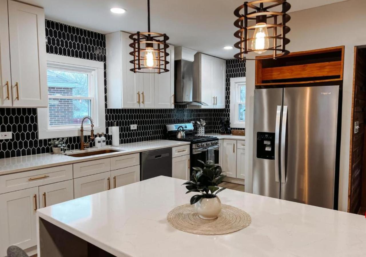 Large 4 Bedroom Recently Renovated With Hot Tub Holiday home *