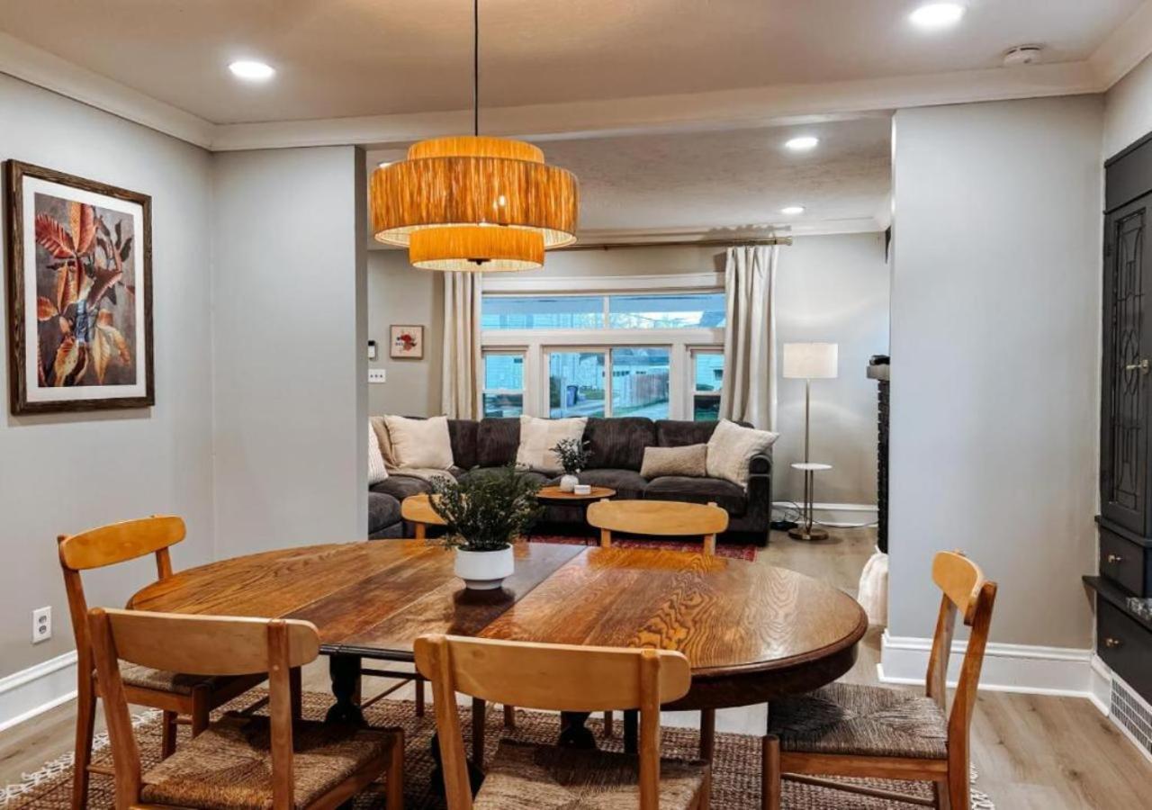 Large 4 Bedroom Recently Renovated With Hot Tub Holiday home Cleveland
