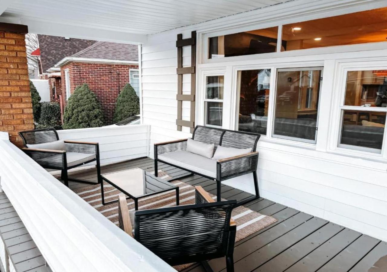 Large 4 Bedroom Recently Renovated With Hot Tub