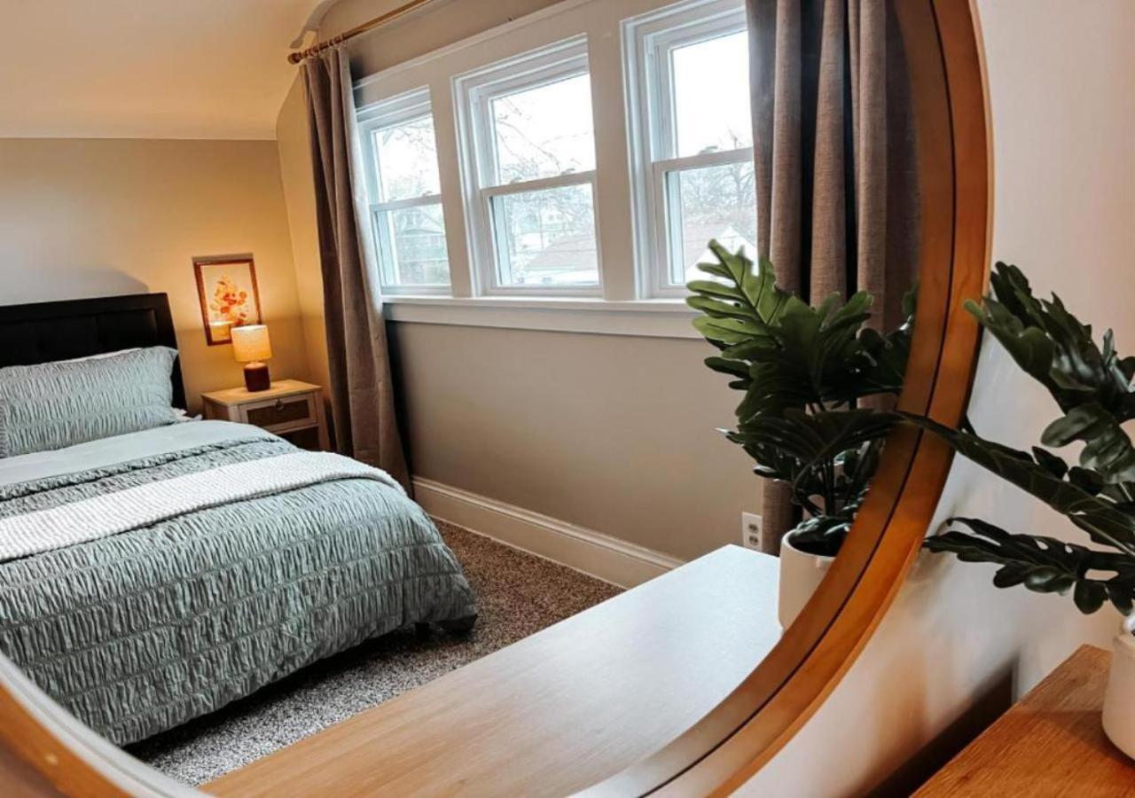 Large 4 Bedroom Recently Renovated With Hot Tub Holiday home Cleveland